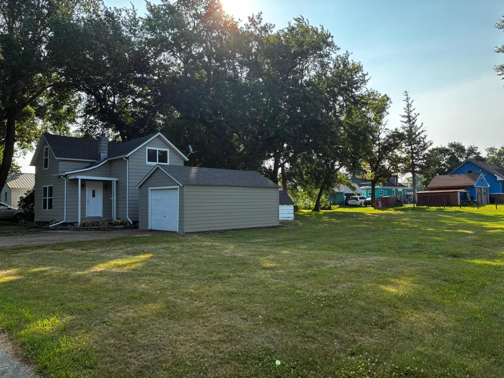 719 2nd Avenue Brewster, MN 56119