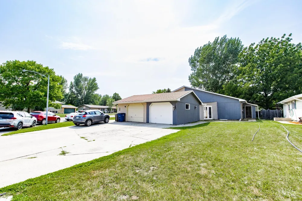 2321 Country Club Parkway Moorhead, MN 56560