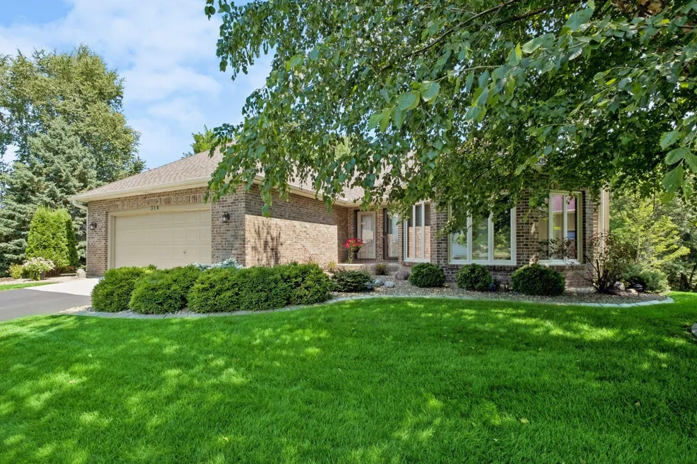 314 Wedgewood Drive Mahtomedi, MN 55115