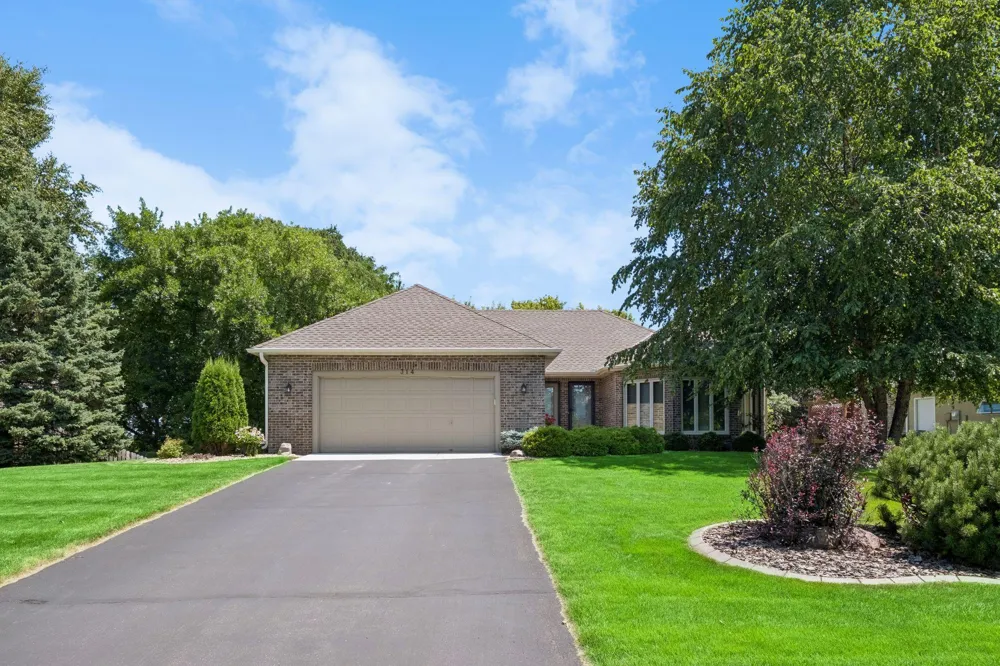 314 Wedgewood Drive Mahtomedi, MN 55115
