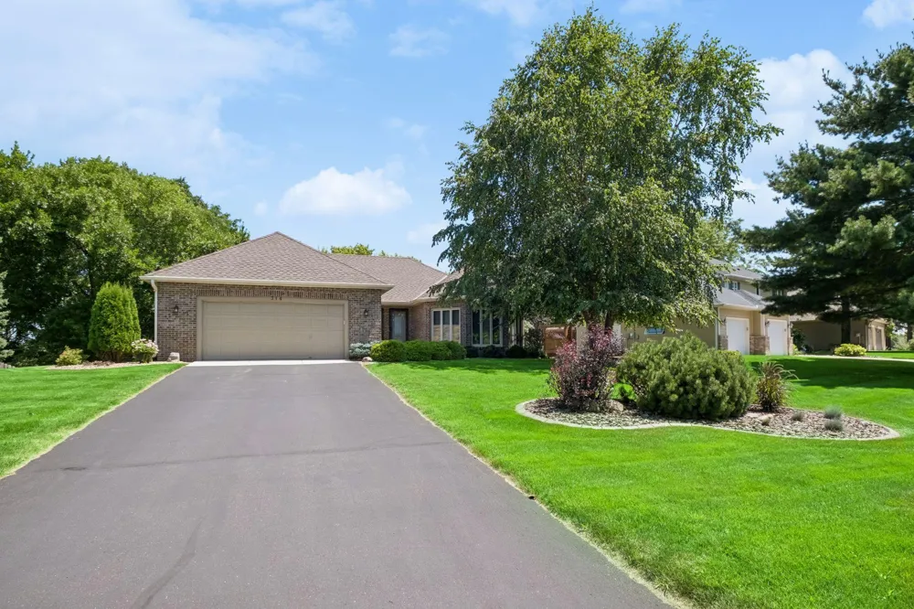 314 Wedgewood Drive Mahtomedi, MN 55115