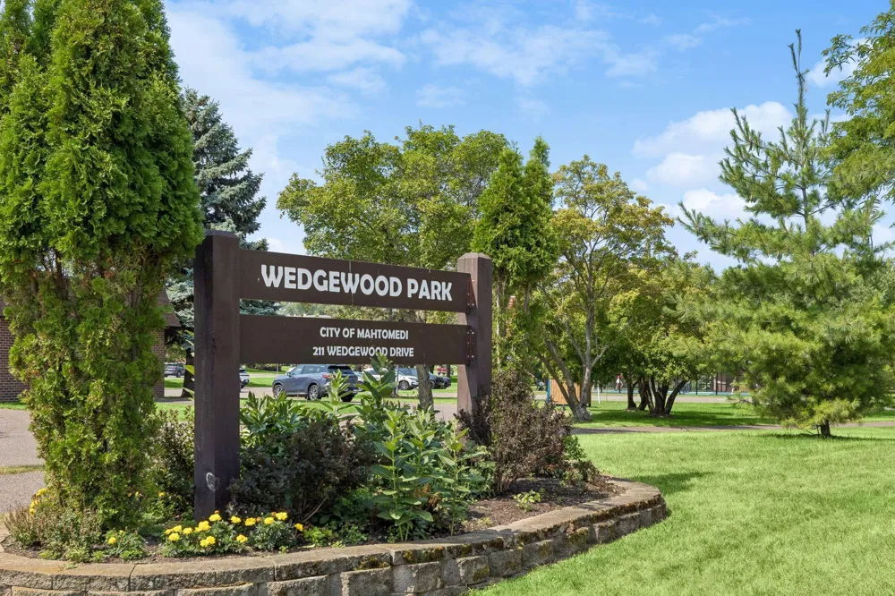314 Wedgewood Drive Mahtomedi, MN 55115