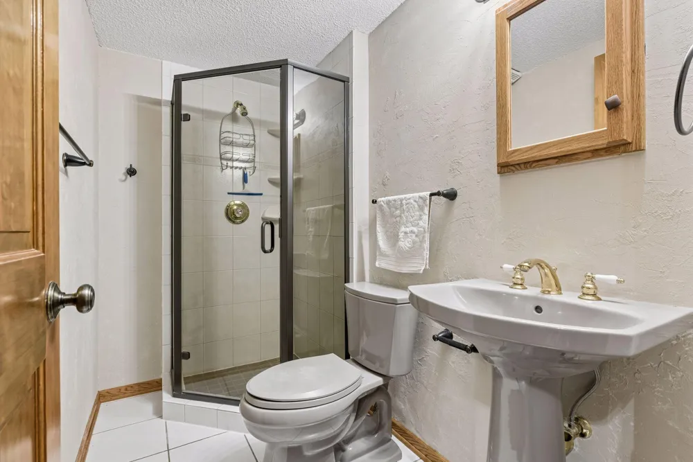 314 Wedgewood Drive Mahtomedi, MN 55115