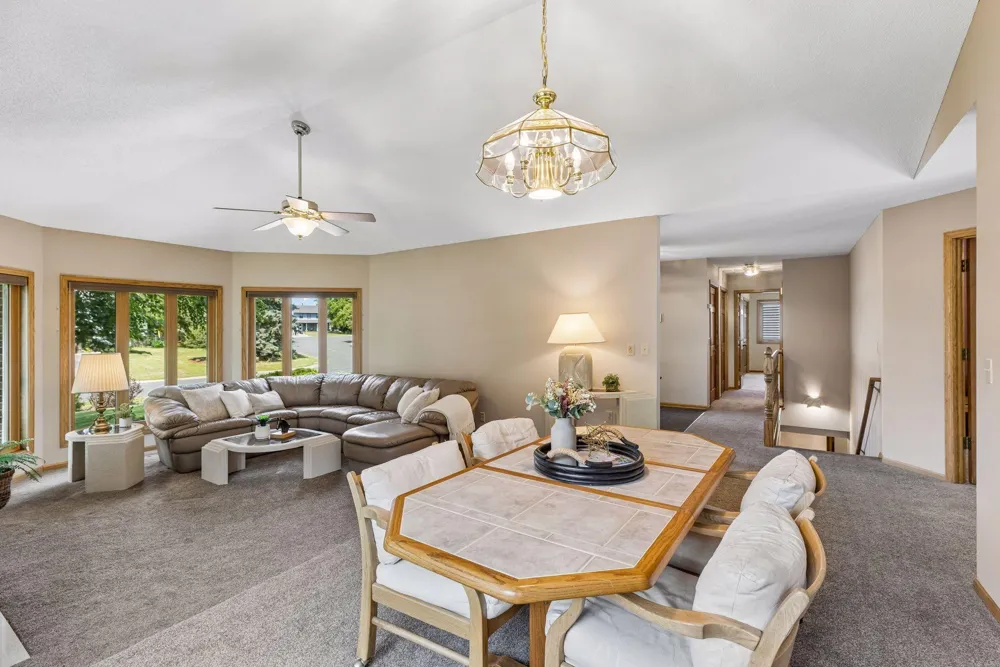 314 Wedgewood Drive Mahtomedi, MN 55115