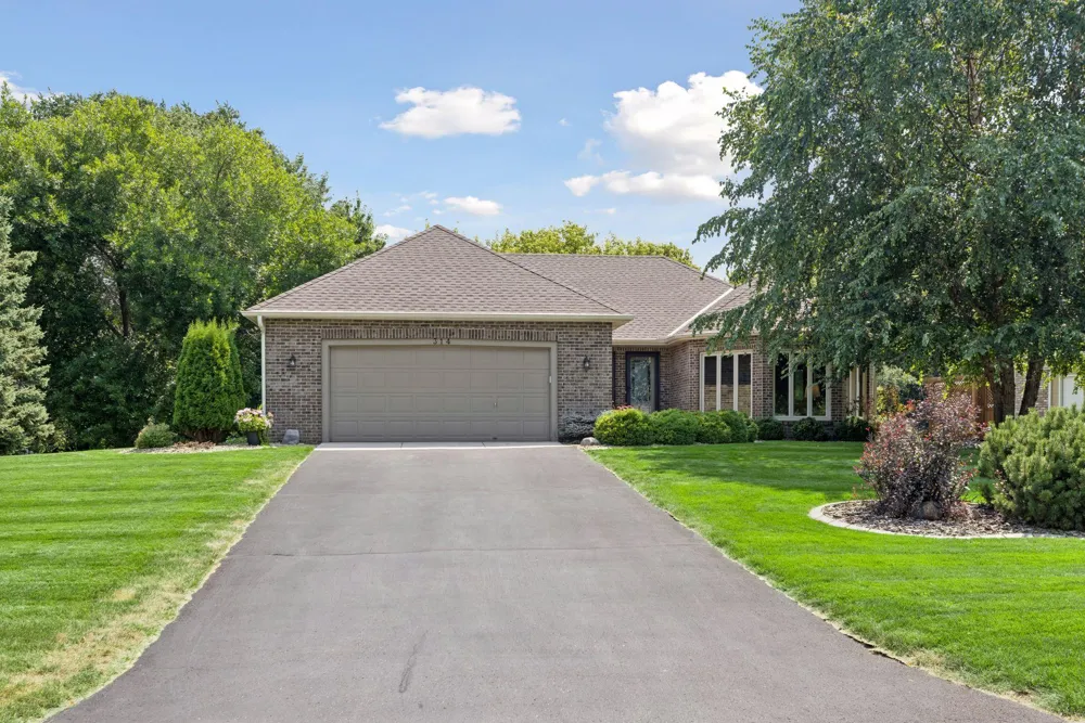 314 Wedgewood Drive Mahtomedi, MN 55115