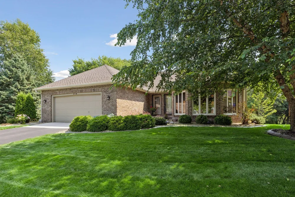 314 Wedgewood Drive Mahtomedi, MN 55115