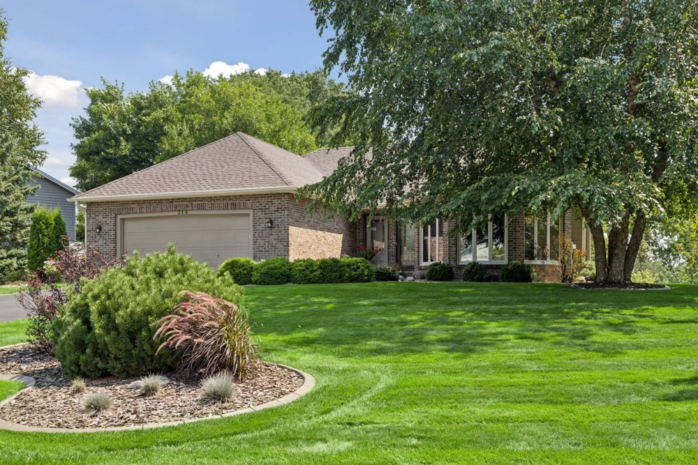 314 Wedgewood Drive Mahtomedi, MN 55115