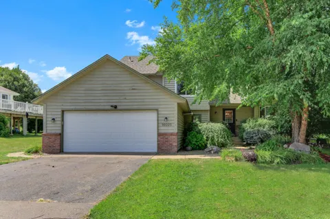16025 Grove Trail