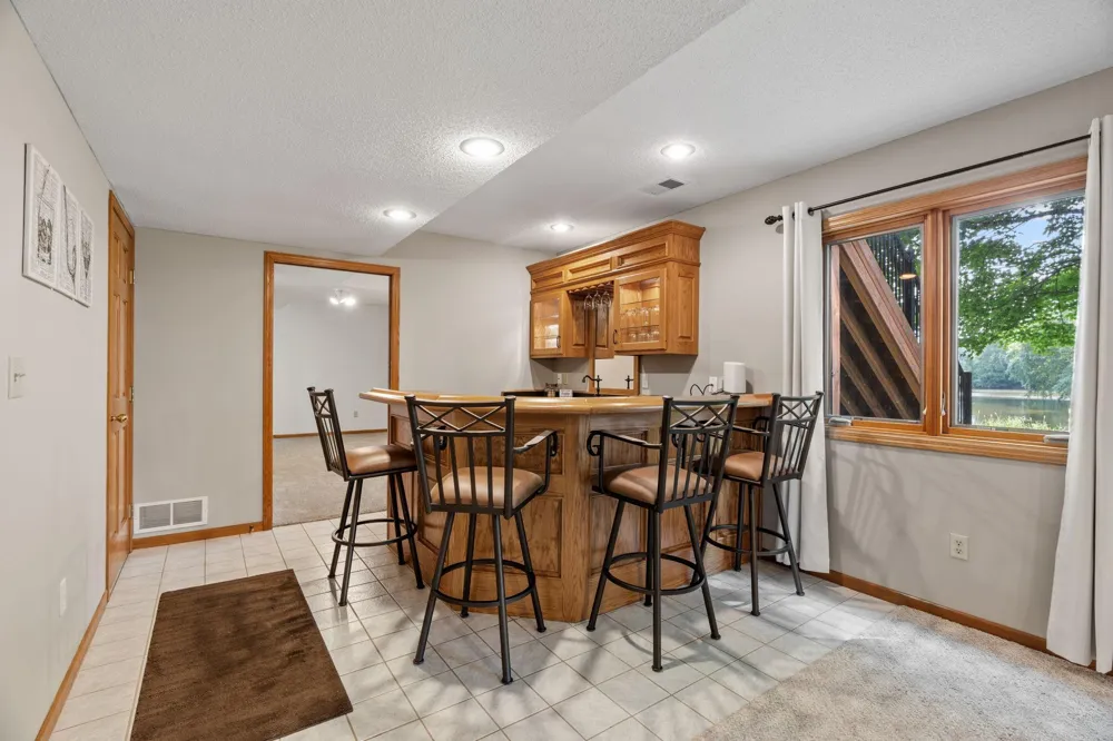 6427 Deerwood Lane Lino Lakes, MN 55014