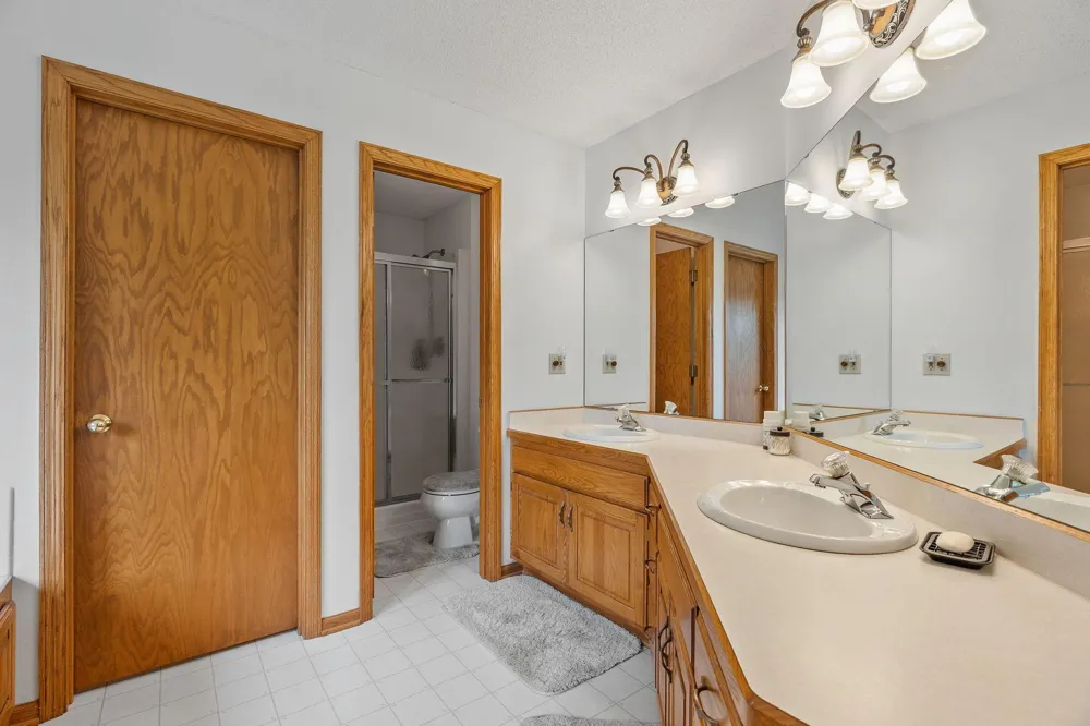 6427 Deerwood Lane Lino Lakes, MN 55014