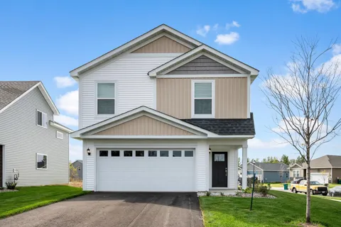 607 Redwood Loop