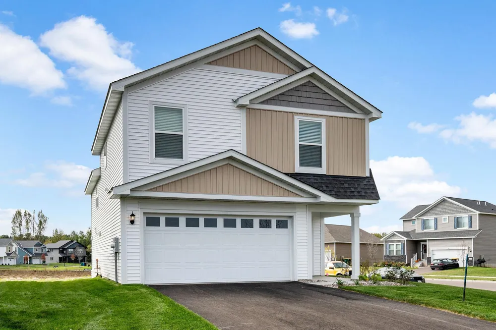 607 Redwood Loop Cambridge, MN 55008