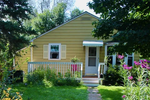 319 W Douglas Avenue