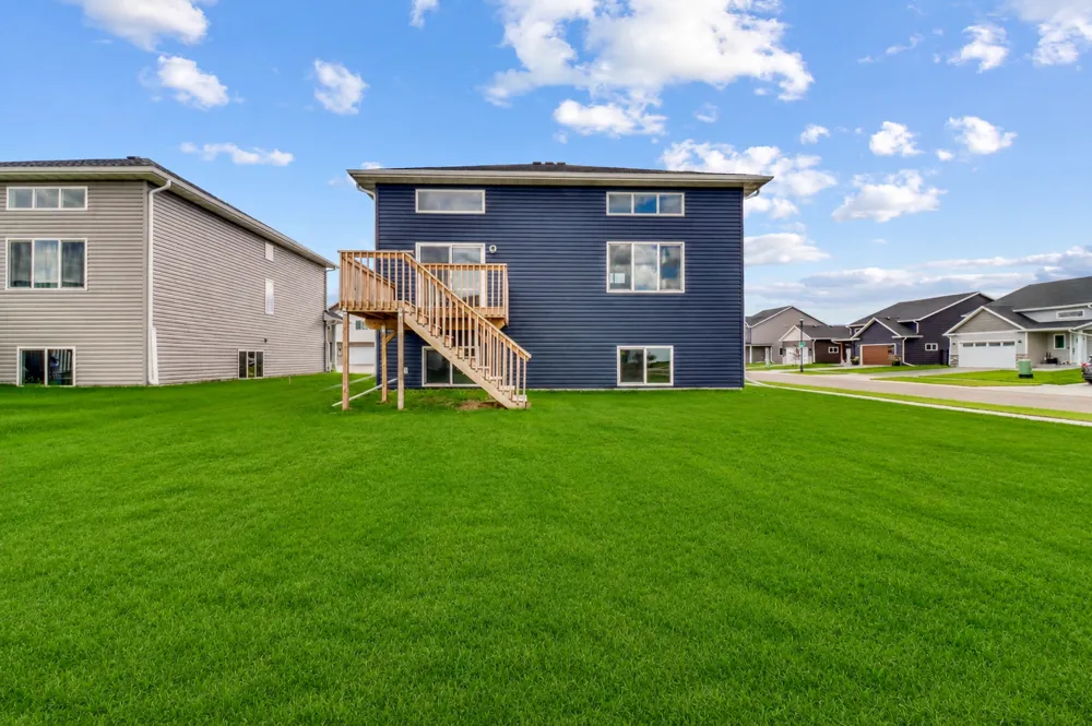 1154 60th Avenue W West Fargo, ND 58078