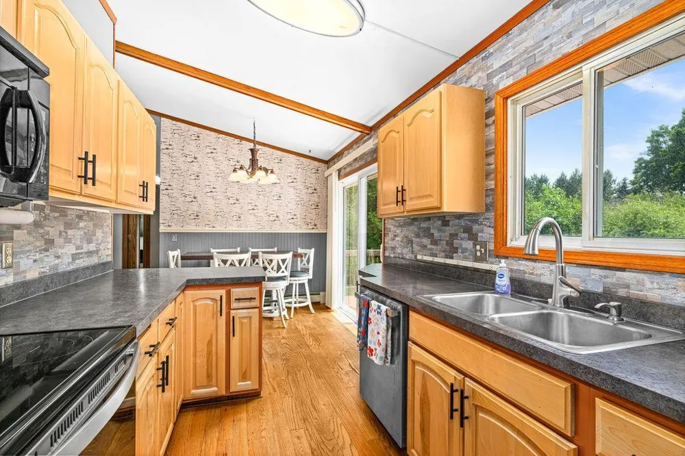 6086 Seville Road Duluth, MN 55811