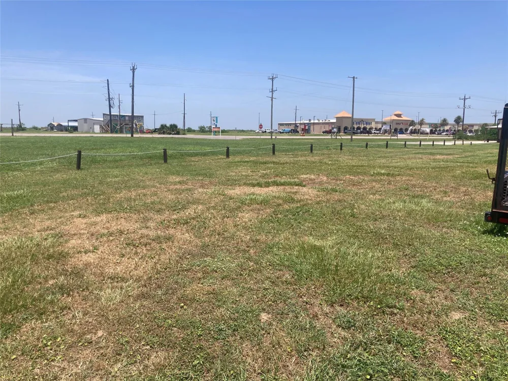 992 Meynig Crystal Beach, TX 77650