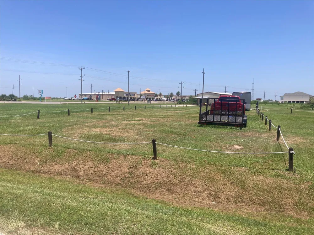 992 Meynig Crystal Beach, TX 77650