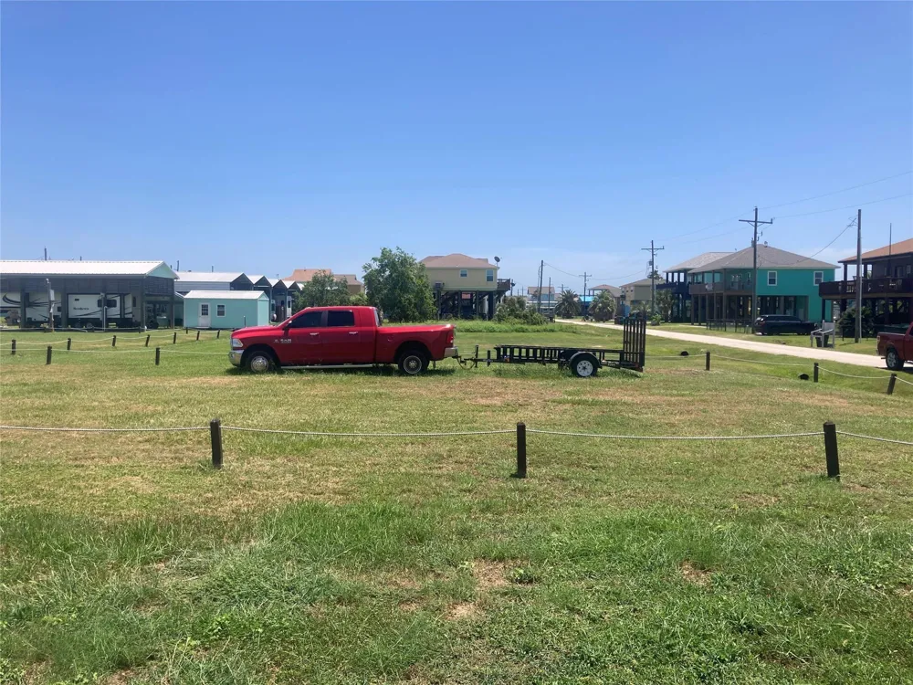 992 Meynig Crystal Beach, TX 77650