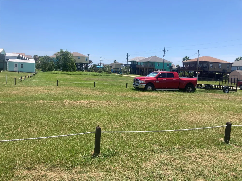 992 Meynig Crystal Beach, TX 77650