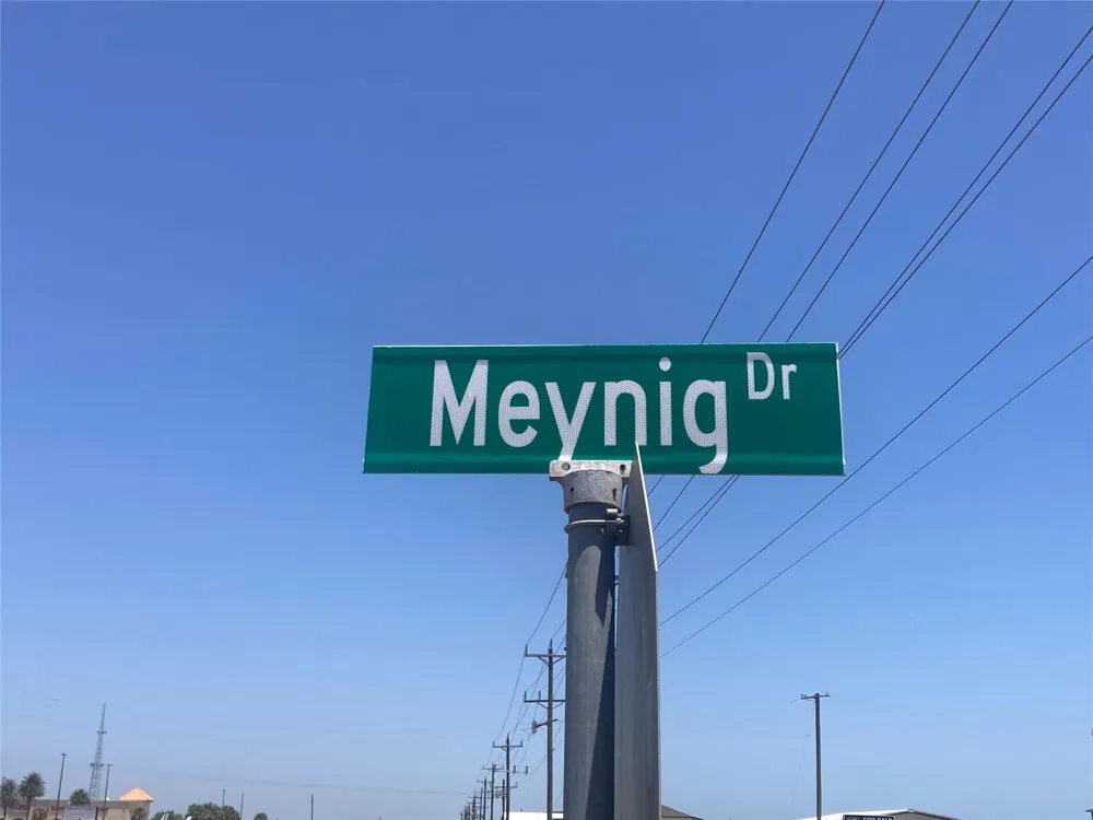 992 Meynig Crystal Beach, TX 77650
