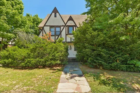38 Cedarhurst Avenue