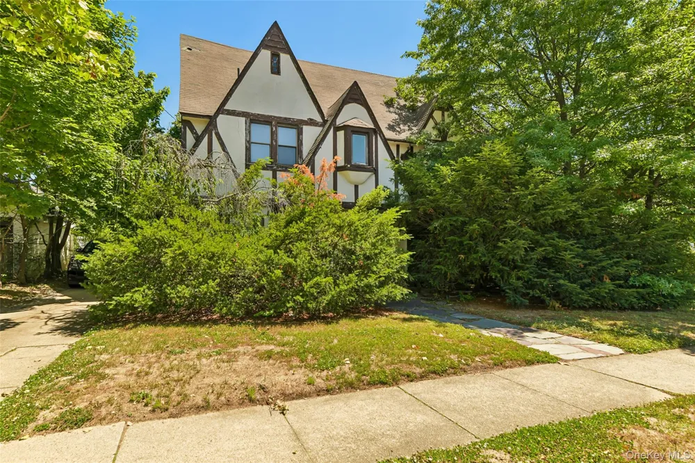 38 Cedarhurst Avenue Cedarhurst, NY 11516