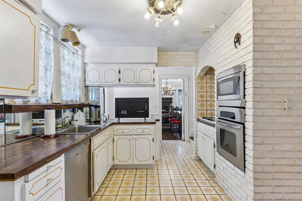 38 Cedarhurst Avenue Cedarhurst, NY 11516