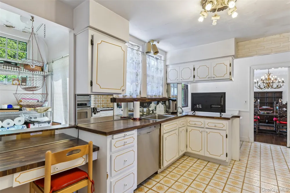 38 Cedarhurst Avenue Cedarhurst, NY 11516