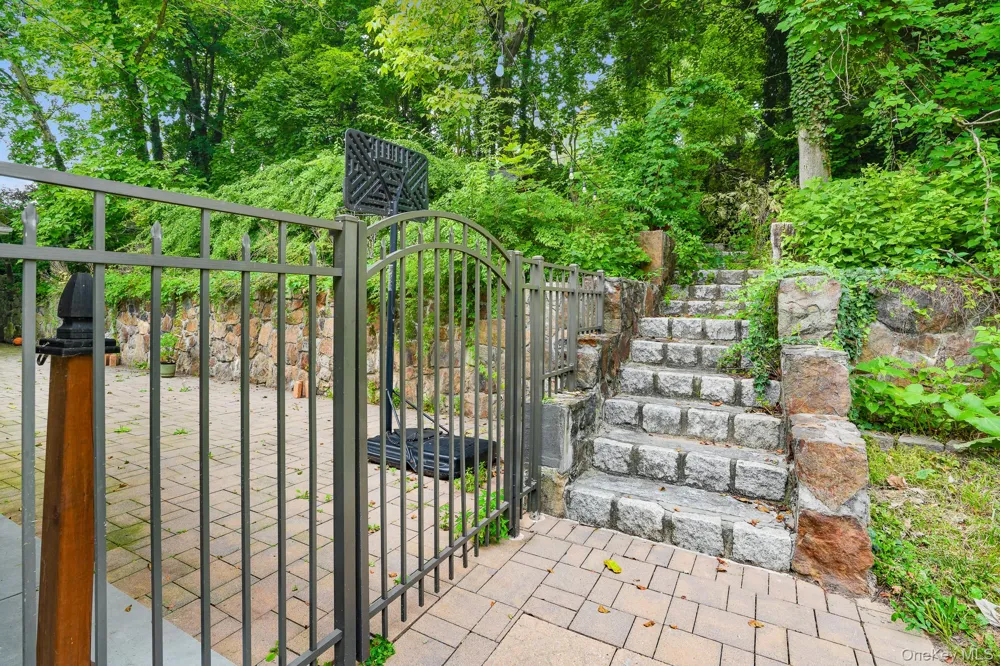 61 Underhill Road Ossining, NY 10562