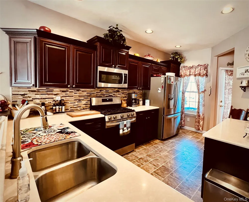 149 Windward Court S Port Jefferson, NY 11777