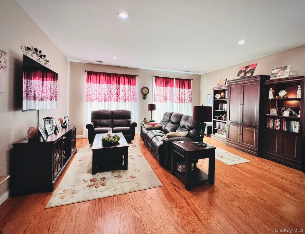 149 Windward Court S Port Jefferson, NY 11777