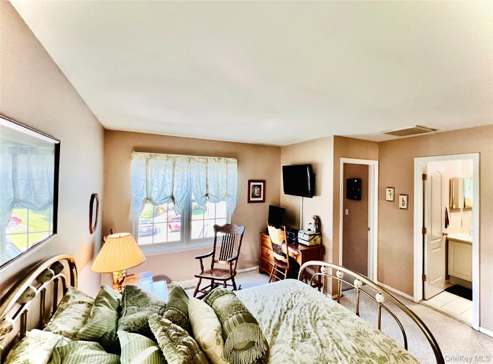 149 Windward Court S Port Jefferson, NY 11777