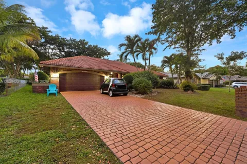 8622 NW 49th Dr