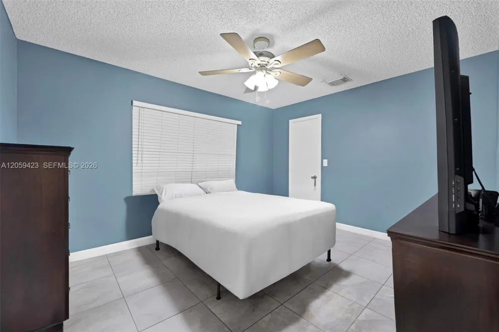 8622 NW 49th Dr Coral Springs, FL 33067