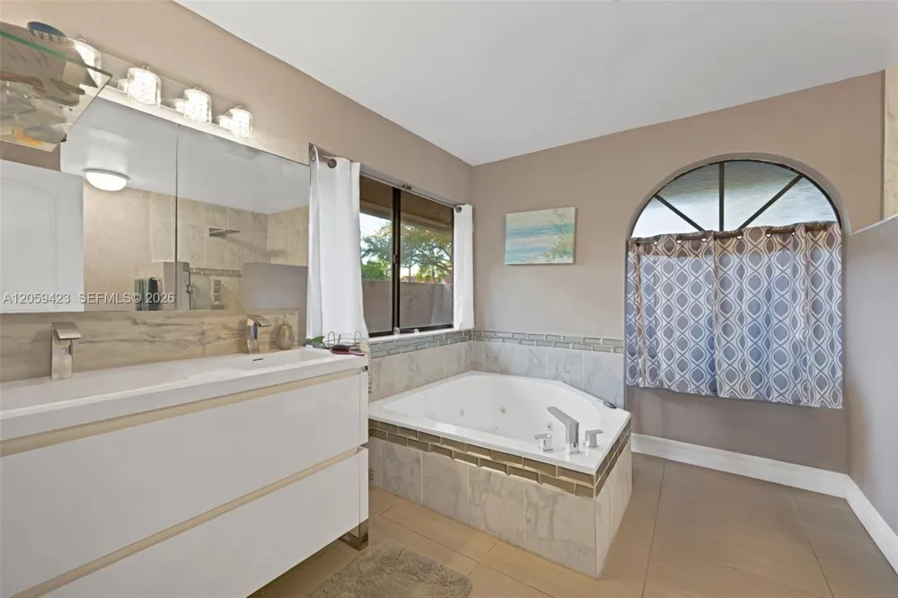 8622 NW 49th Dr Coral Springs, FL 33067