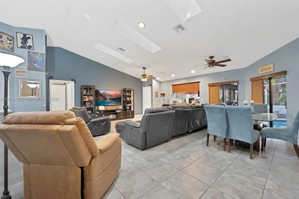 8622 NW 49th Dr Coral Springs, FL 33067