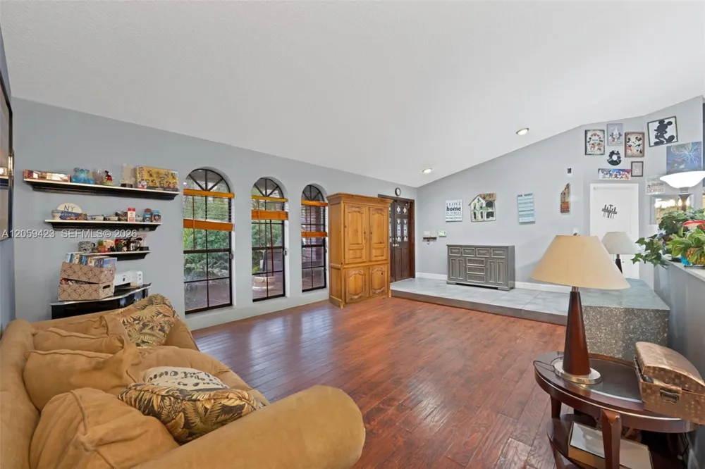 8622 NW 49th Dr Coral Springs, FL 33067