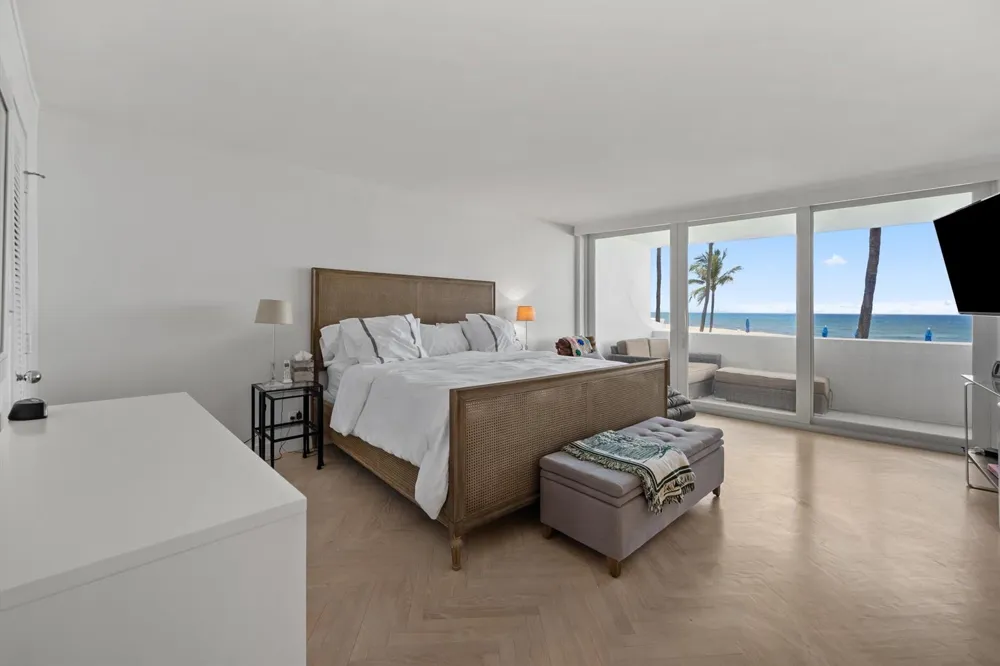 100 Sunrise Avenue #212 Palm Beach, FL 33480