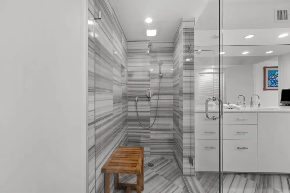 100 Sunrise Avenue #212 Palm Beach, FL 33480