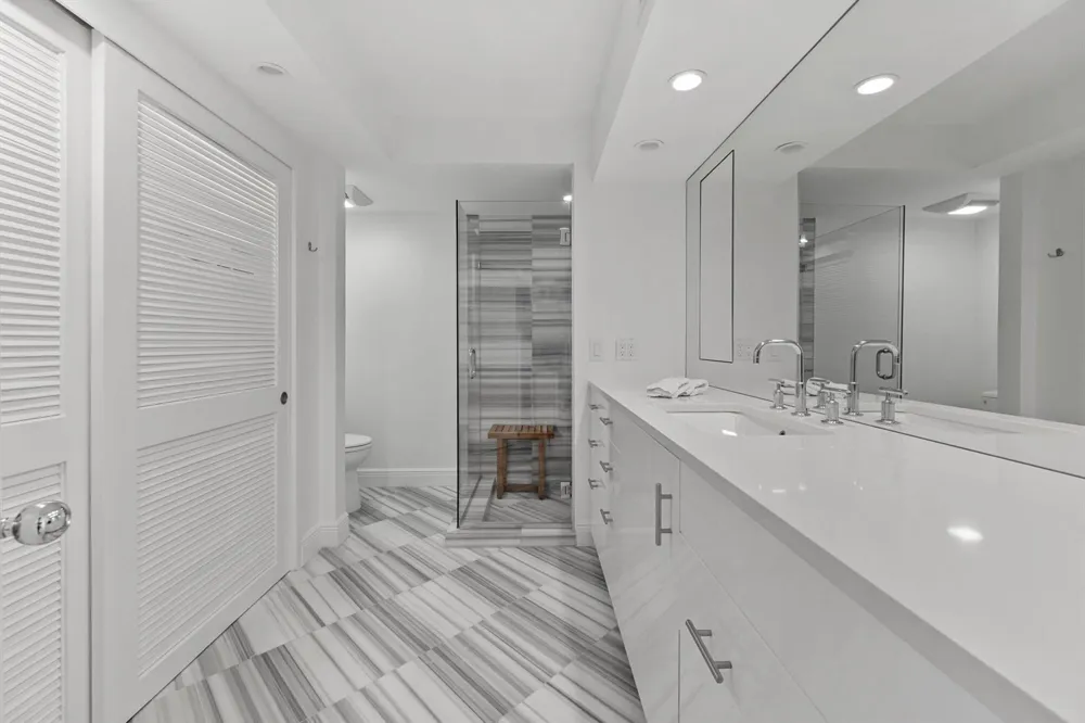 100 Sunrise Avenue #212 Palm Beach, FL 33480
