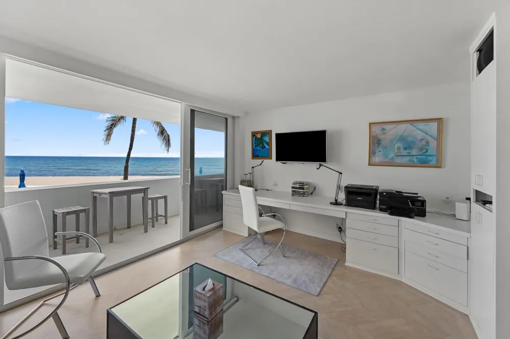 100 Sunrise Avenue #212 Palm Beach, FL 33480