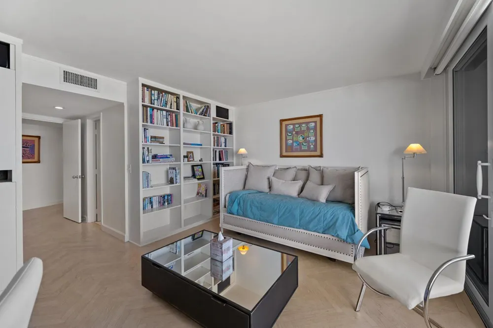 100 Sunrise Avenue #212 Palm Beach, FL 33480