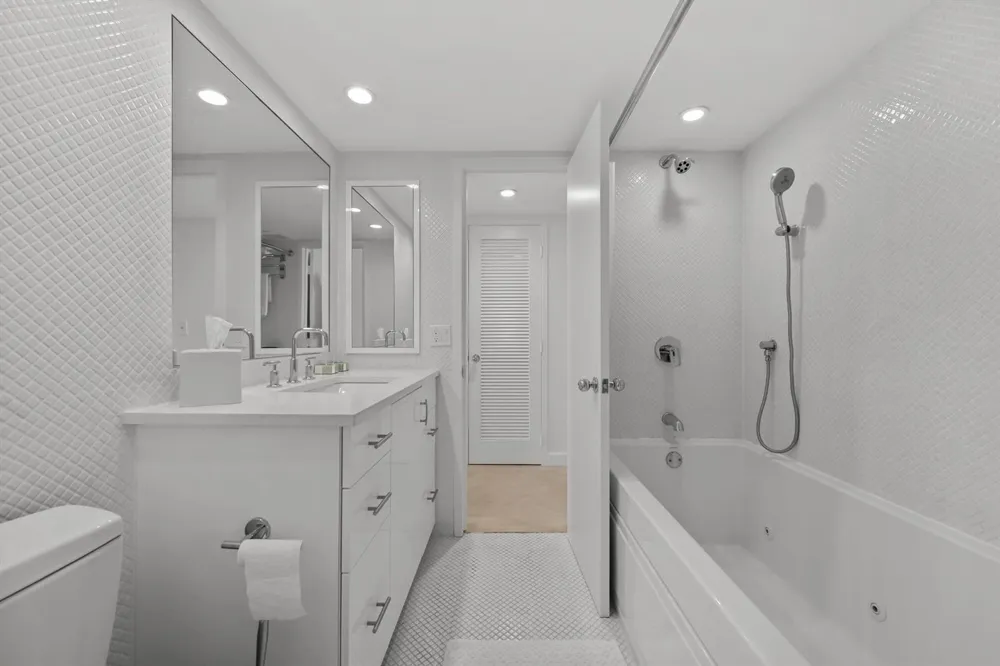 100 Sunrise Avenue #212 Palm Beach, FL 33480