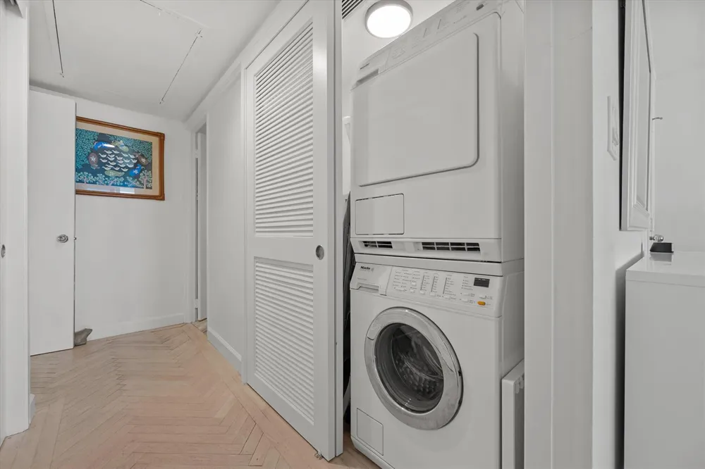 100 Sunrise Avenue #212 Palm Beach, FL 33480