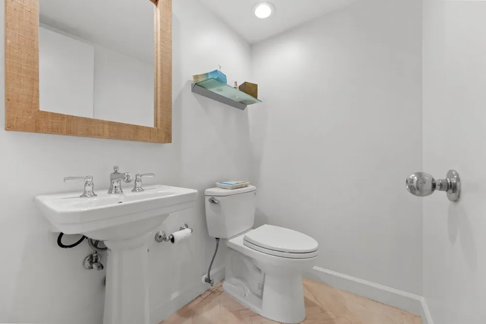100 Sunrise Avenue #212 Palm Beach, FL 33480