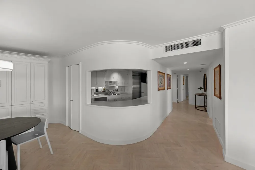 100 Sunrise Avenue #212 Palm Beach, FL 33480