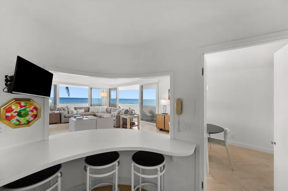 100 Sunrise Avenue #212 Palm Beach, FL 33480