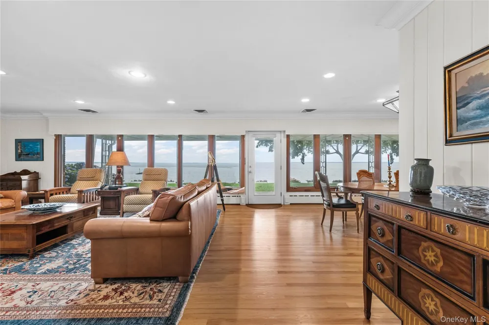 32 Westland Drive Glen Cove, NY 11542