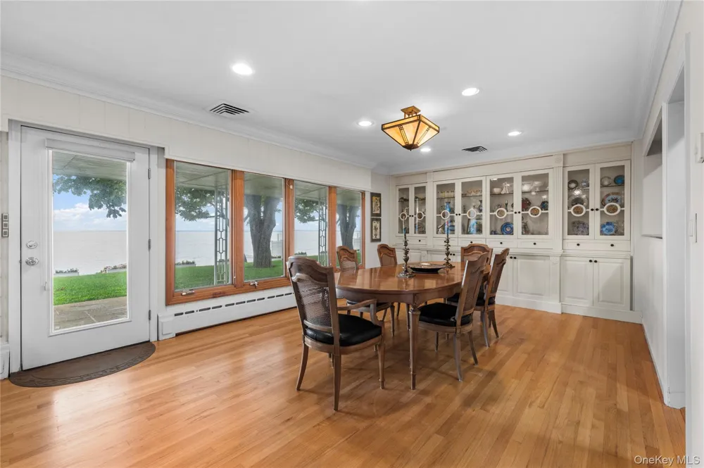 32 Westland Drive Glen Cove, NY 11542