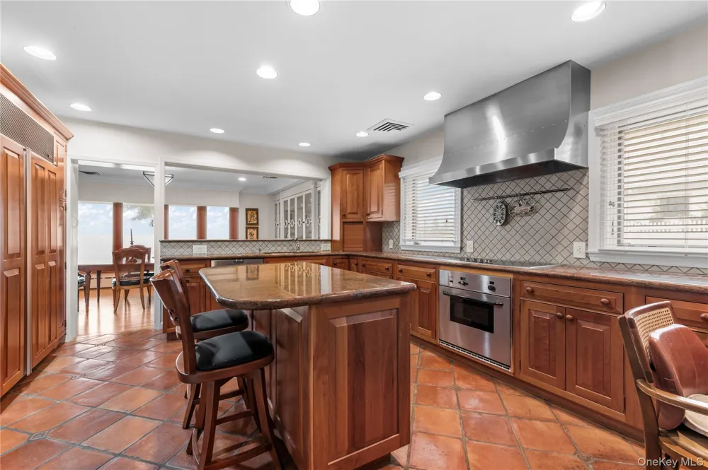 32 Westland Drive Glen Cove, NY 11542